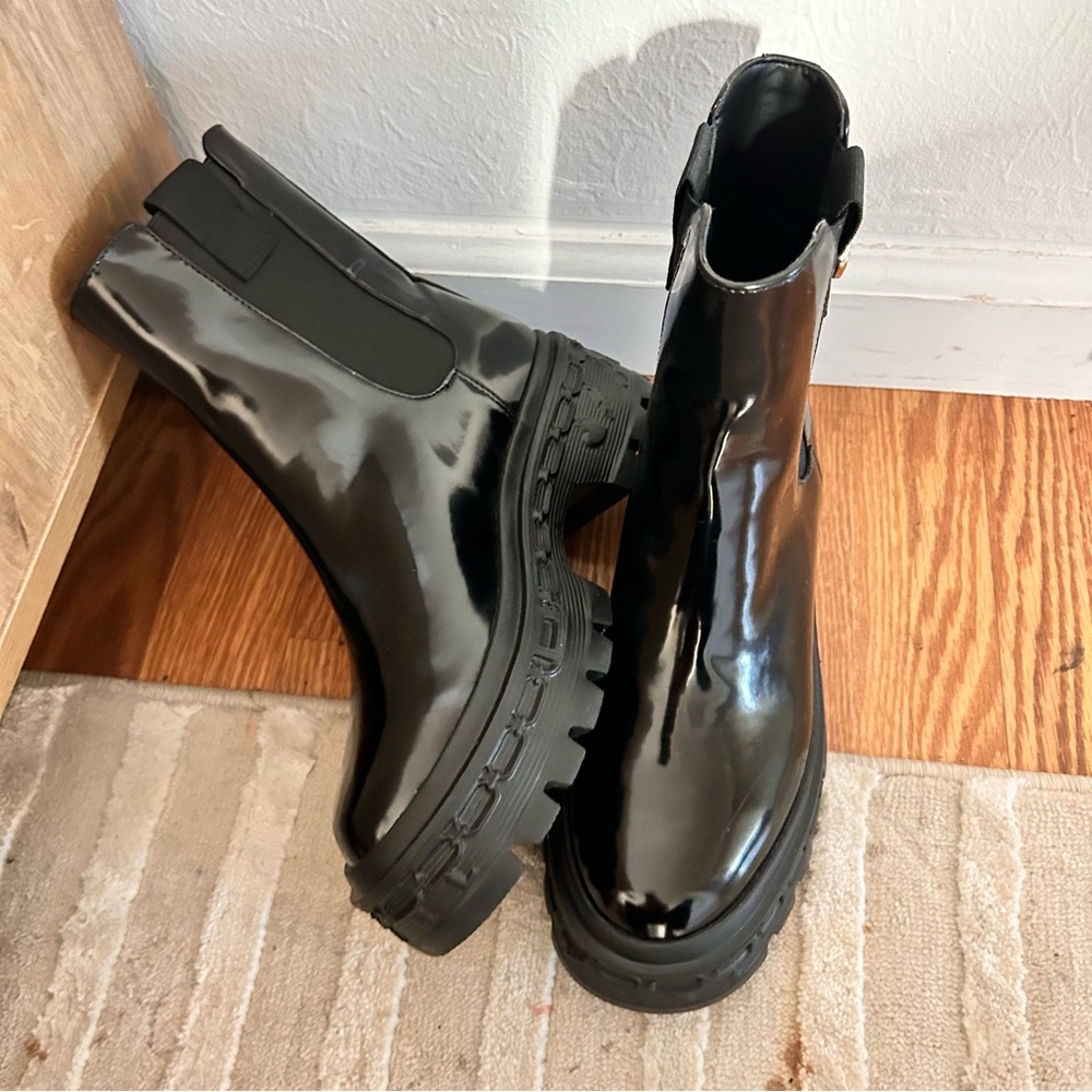 C Karl Lagerfeld gorgeous glossy lug sole rainboot lightweight Women's Boots 7 - Picture 5 of 8